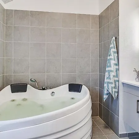 10 Person In Hasselberg